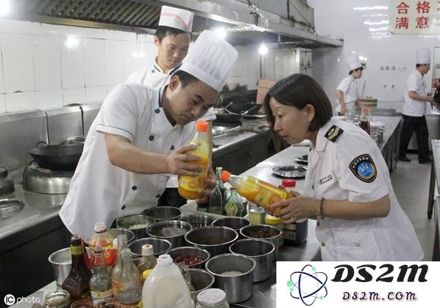 在原神的各个地区，玩家可以在哪里找到各类烹饪设备？