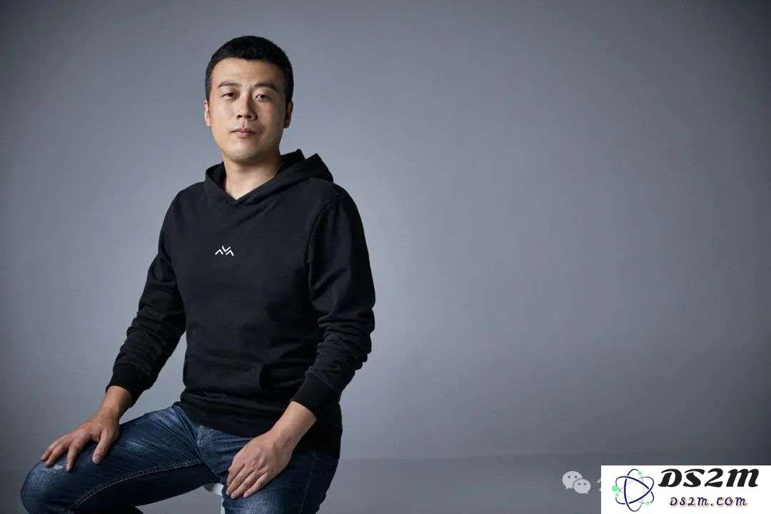 为什么定制化大模型在AI眼镜的研发中至关重要 | 专访雷鸟创始人李宏伟