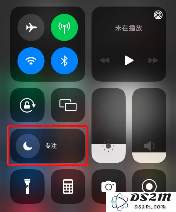 iPhone 状态栏中的爱心图标是什么功能？如何设置？