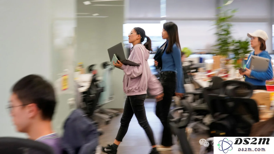 哈佛斯坦福顶尖中国毕业生回流，向DeepSeek疯投简历！美国人才开始逆向归国