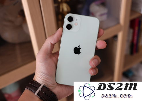 在小米11与iPhone 12 mini之间，究竟该如何选择更适合自己的手机？