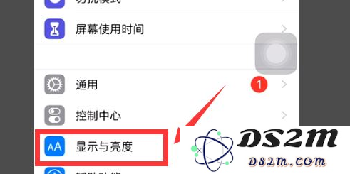 如何在iPhone 12上激活夜览模式以提升夜间摄影效果？