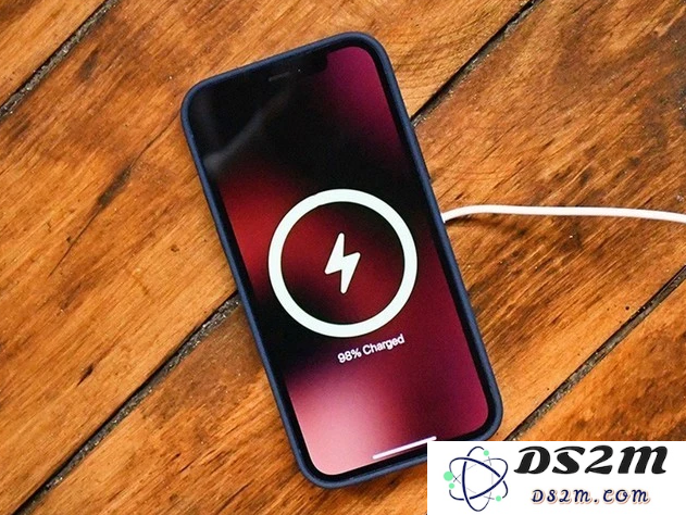 关于iPhone 12充电的那些事：使用充电器时需要注意什么，怎样选择合适的充电设备？