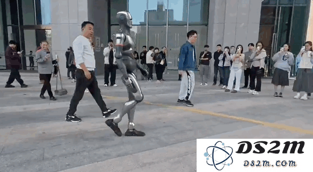 深圳惊现跑步机器人，速度与人类无异让外国友人感到震惊，网友纷纷期待北马见