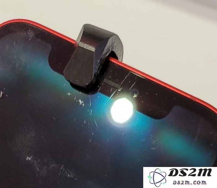 iPhone 12 屏幕更耐摔，但仍要注意划痕问题