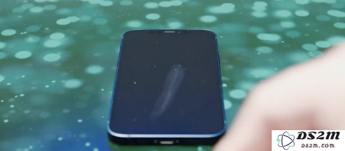 iPhone 12 Pro 的显示效果如何？在5G网络环境下信号表现能够满足日常使用吗？