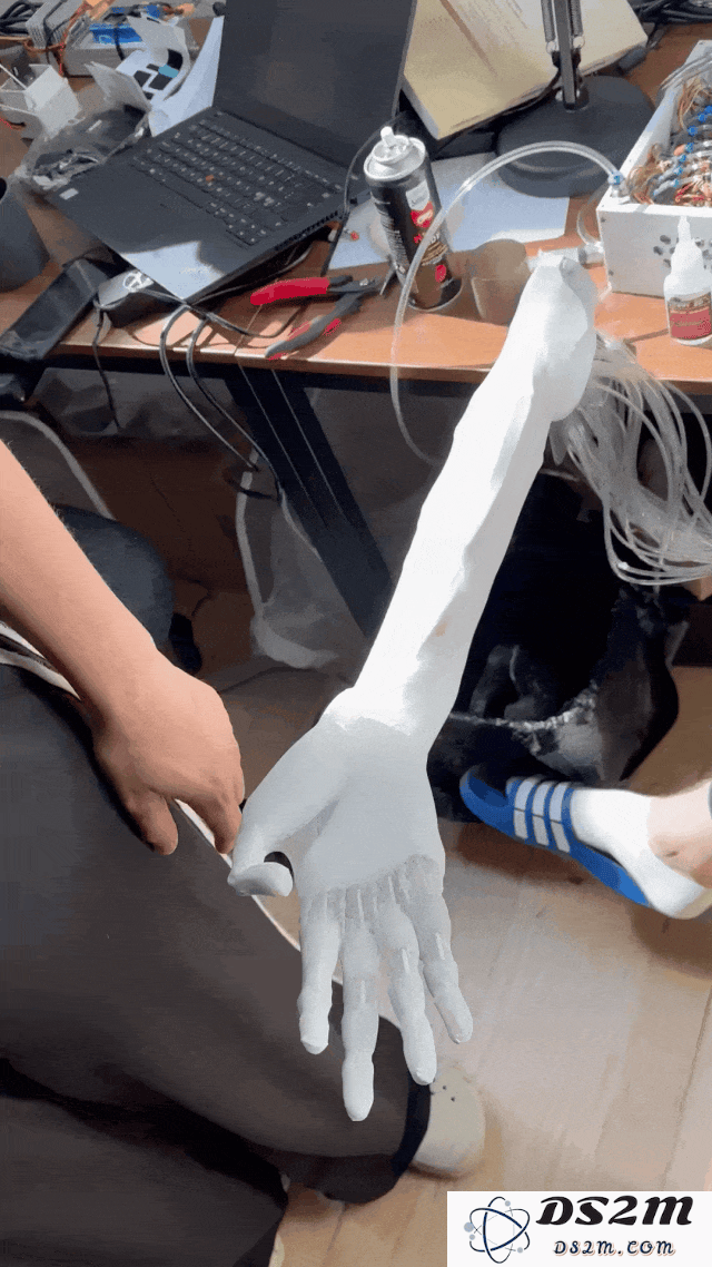 史上最惊悚的机器人，看了让人睡不着，网友：像新鲜的尸体在抽搐