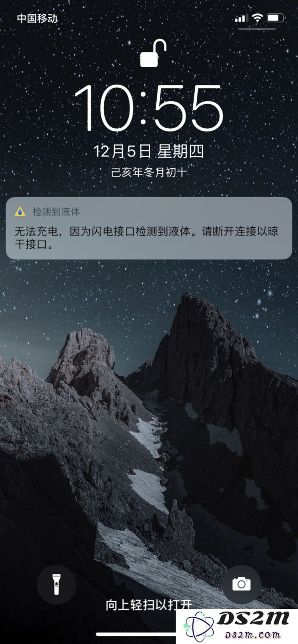 当你的 iPhone 在充电时提示检测到液体时应该采取哪些有效措施来解决这一问题？