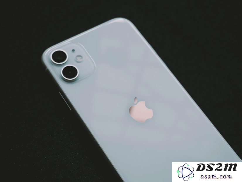 如何参与苹果官方举办的 iPhone 11 夜间摄影挑战赛，并获得特别奖项和展示机会？