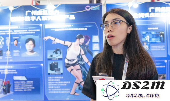 广州虚拟动力展区工作人员接受新浪VR采访