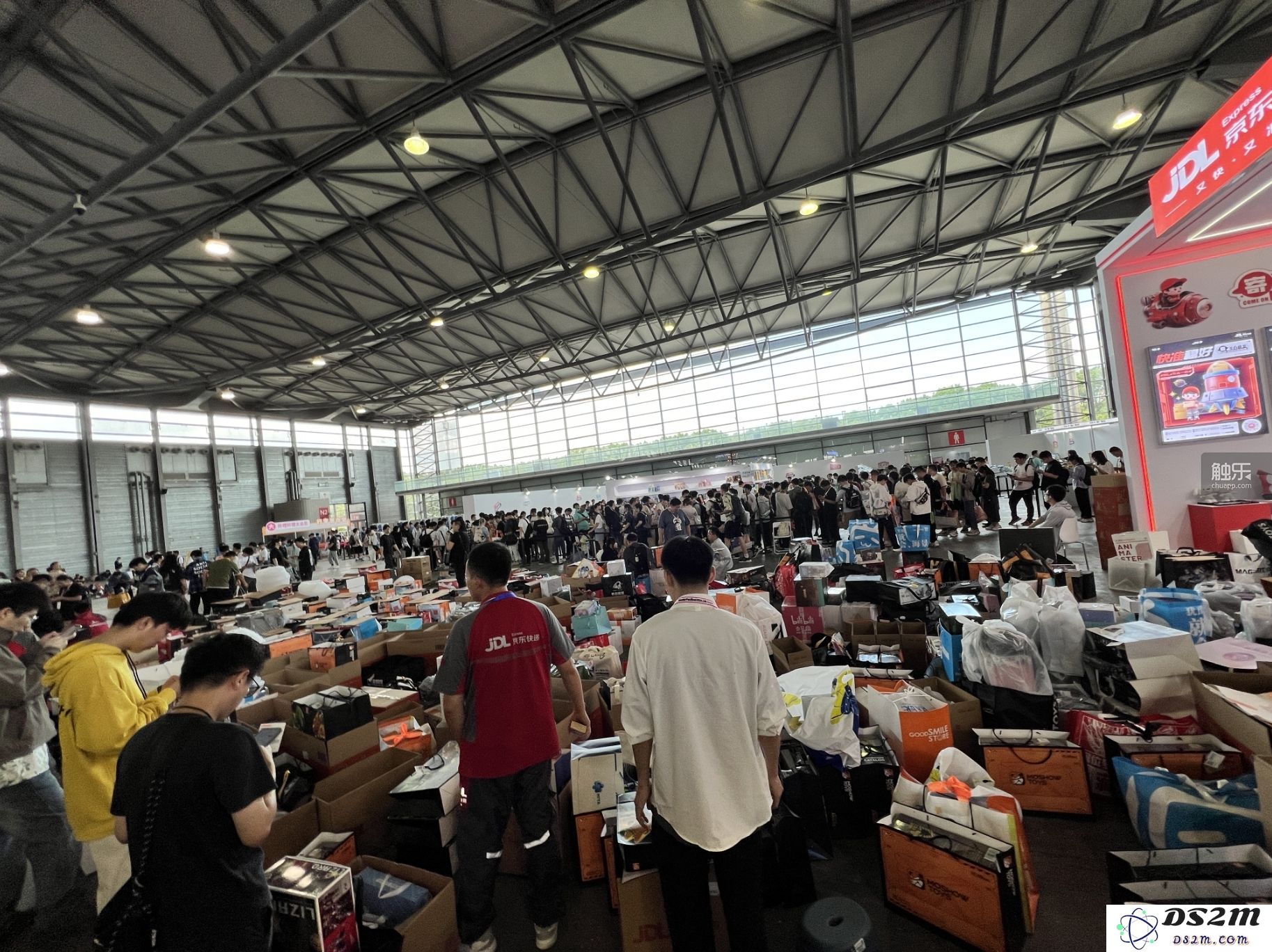 当“塑料小人”闪耀于“伟大舞台”之时，背后的故事与意义
