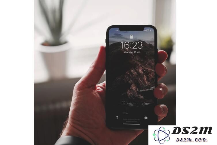 iPhone 屏幕可能在什么情况下出现失灵或不响应的情况？