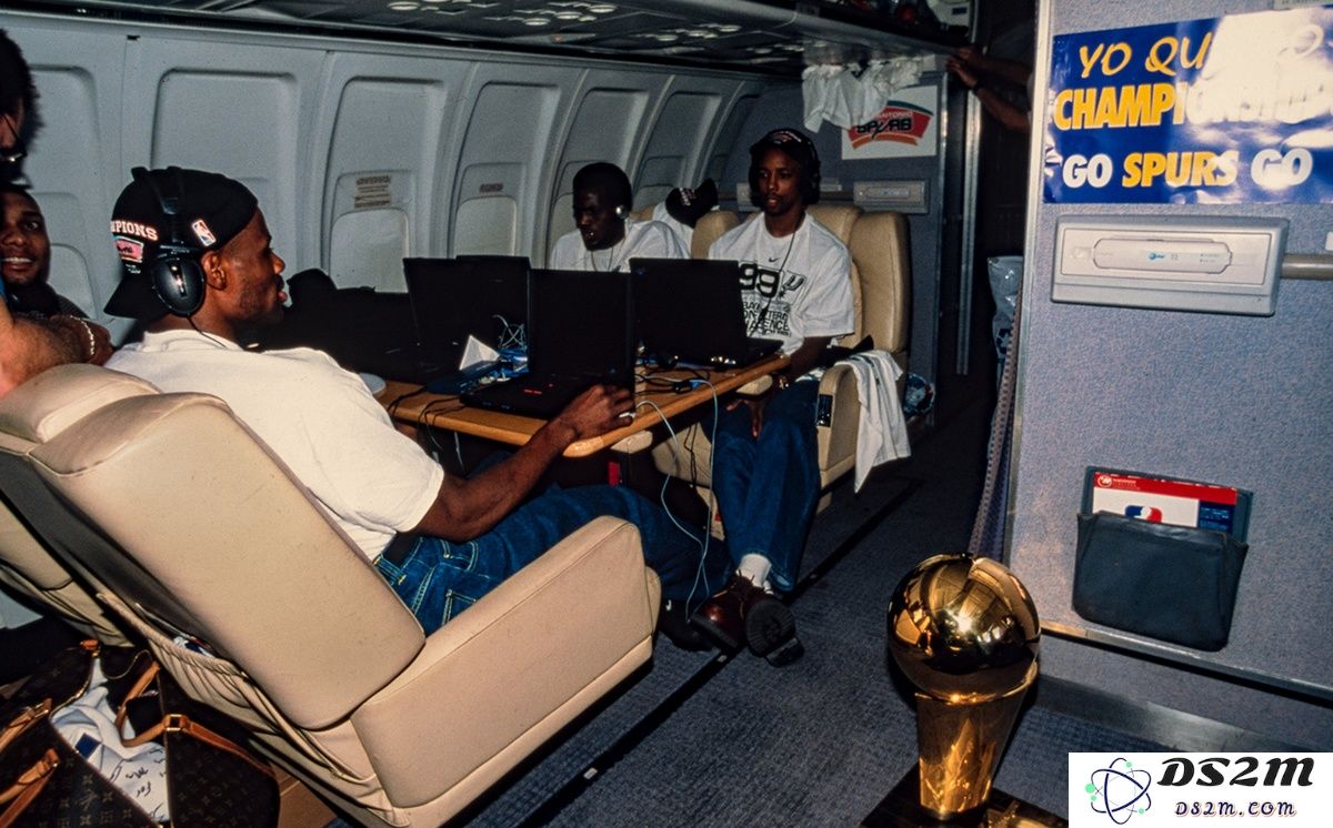 1999年，因痴迷于《星际争霸》而获得NBA总冠军的传奇球队
