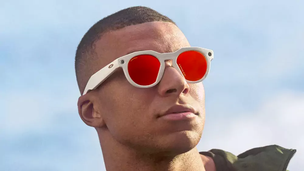 全新 Oakley Meta HSTN 智能眼镜正式发布：续航提升至两倍，支持高达 3K 视频拍摄