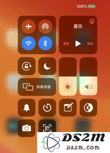 iOS 13 测试版新功能：在控制中心快速切换“深色模式”