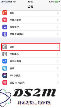 如何将 iPhone 屏幕内容放大显示？