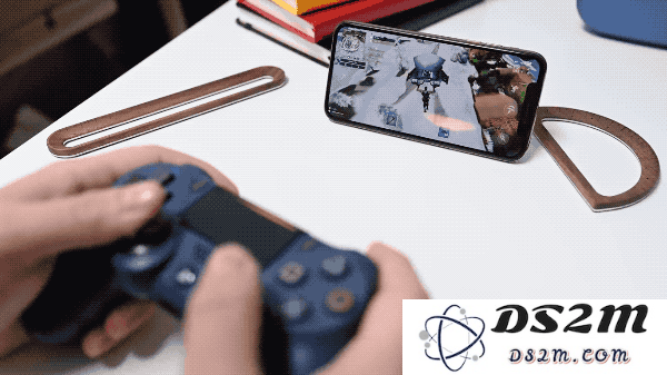 使用 PS 手柄在 iPhone XS Max 玩「堡垒之夜」是一种什么体验？