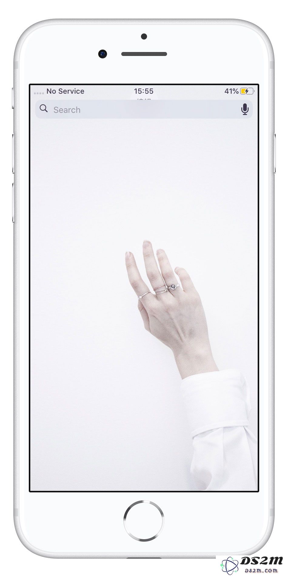 除了设置飞行模式外，iPhone 还能通过什么方法处于无服务状态？