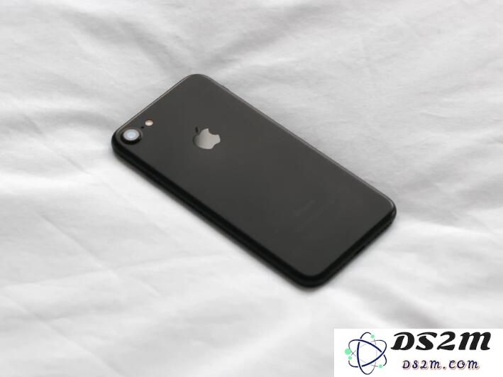 苹果 iPhone 卡贴机和黑解有什么区别？