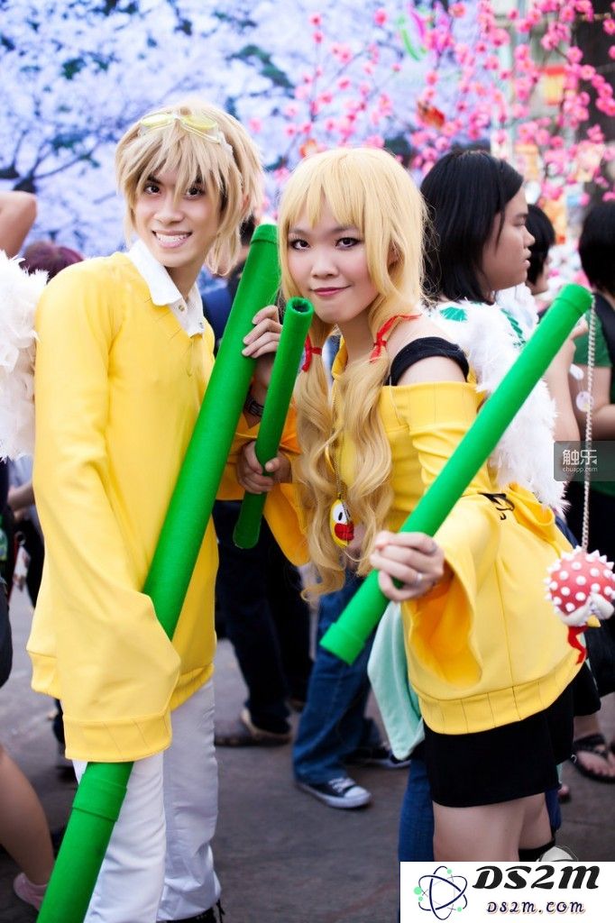 图片来自这里。你一定猜不出来,它是Flappy Bird的Cosplay