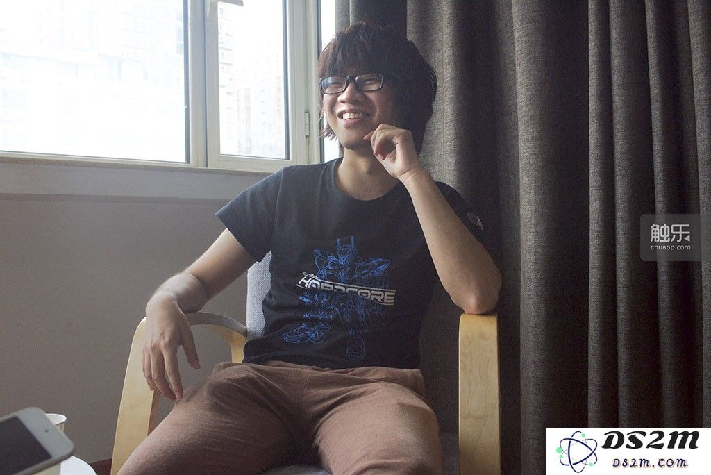 在接受采访的穆飞