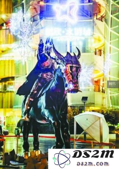 这种东西出现在某个“水游城”前的广场上