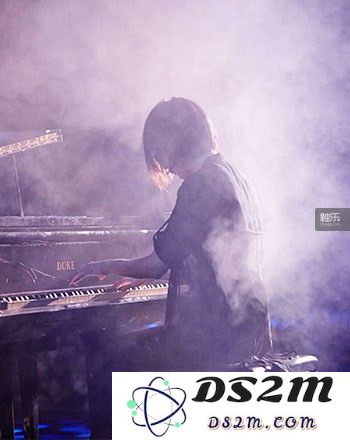 Zeta享受在舞台上和观众尽情互动,但她更倾向于将自己定位为专业的幕后人士
