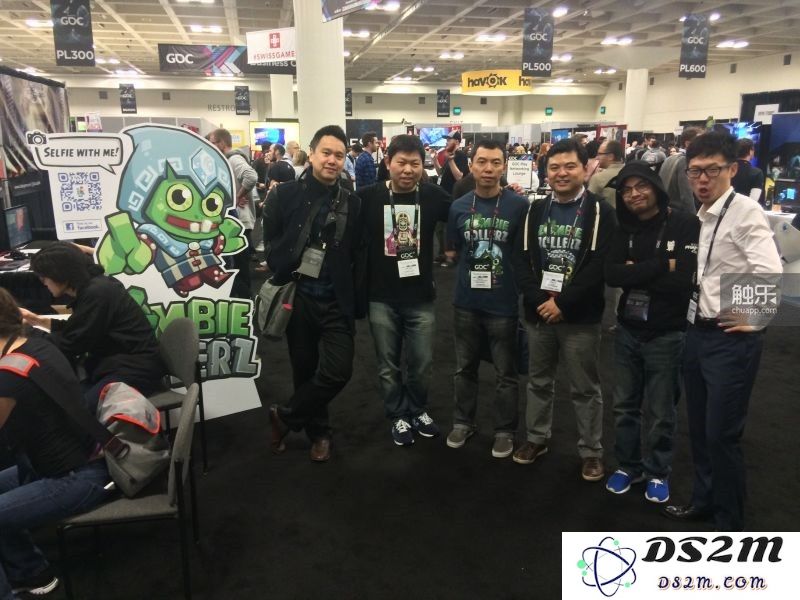 叶氏兄弟在GDC上和indie圈的朋友合影——左起依次为:《幻》制作团队FantasySnake、火星时代的Tony熊、叶丁、叶展、《幻影猫》制作人Jason、《魂世界》刘哲