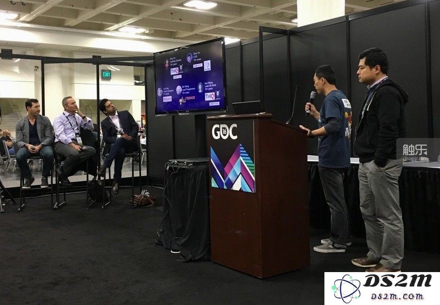 叶丁和叶展在GDC官方主办的游戏推介会上介绍自己的产品