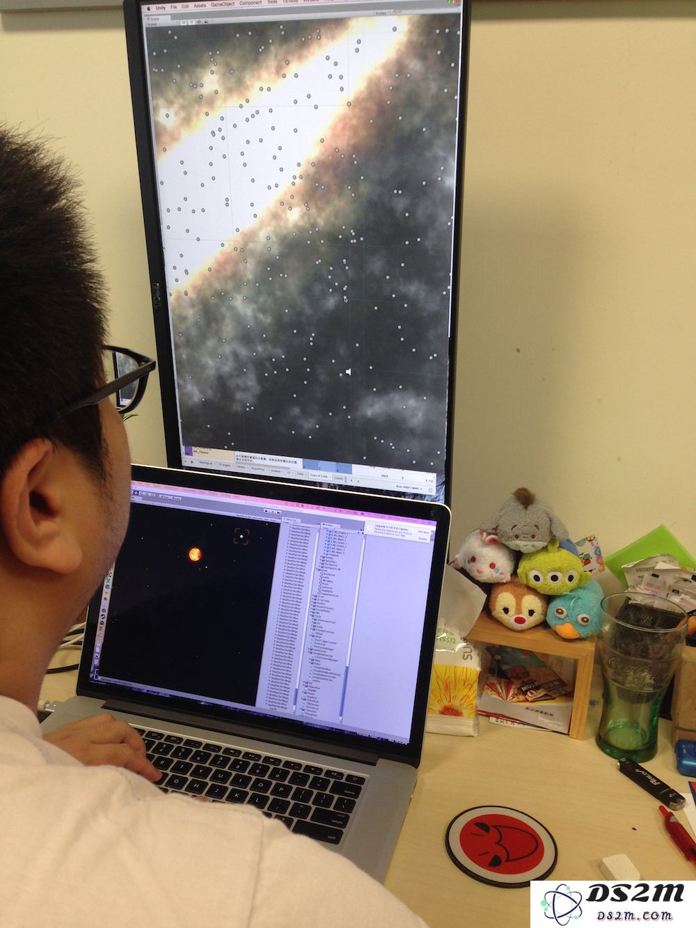 团队成员正在编辑星空