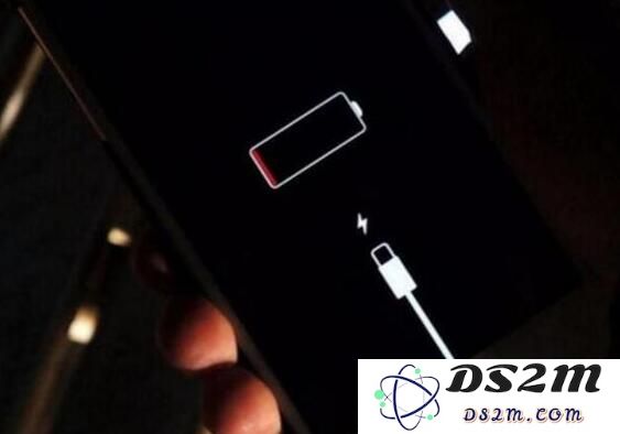 iPhone 显示有电但会自动关机，是什么原因？