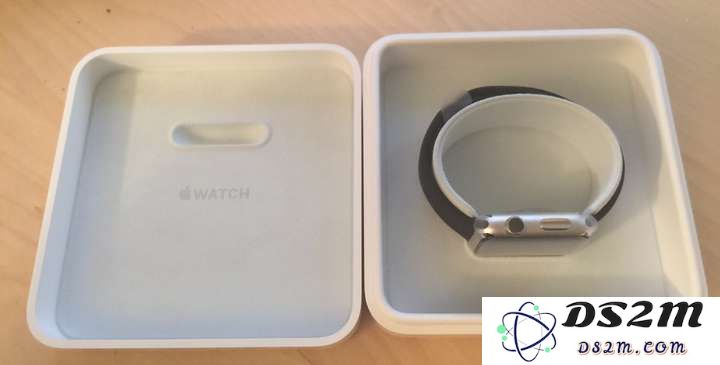 购买不同地区版本 iPhone 和 Apple Watch 时应考虑哪些选择因素？