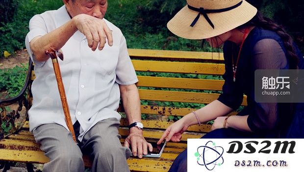 正在讲解《辐射:避难所》的基本操作丨照片由本人拍摄