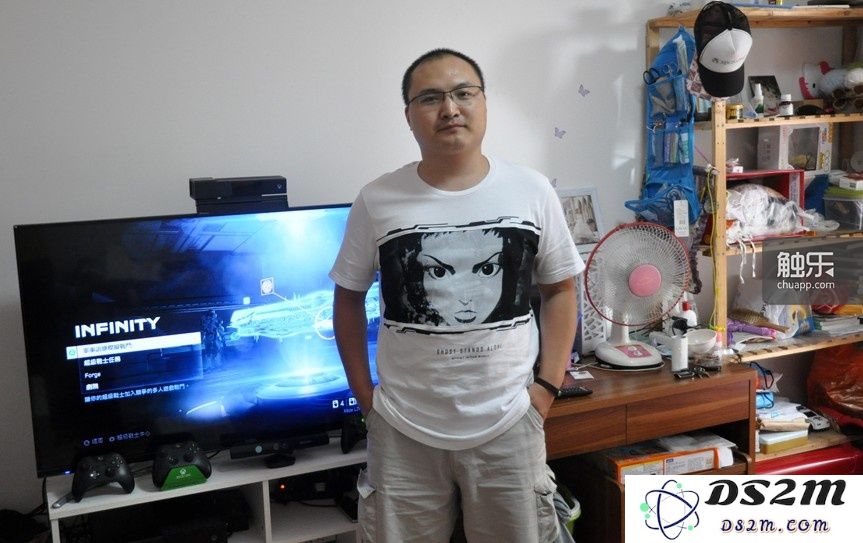 32岁的小马,左边是生活,右边是游戏