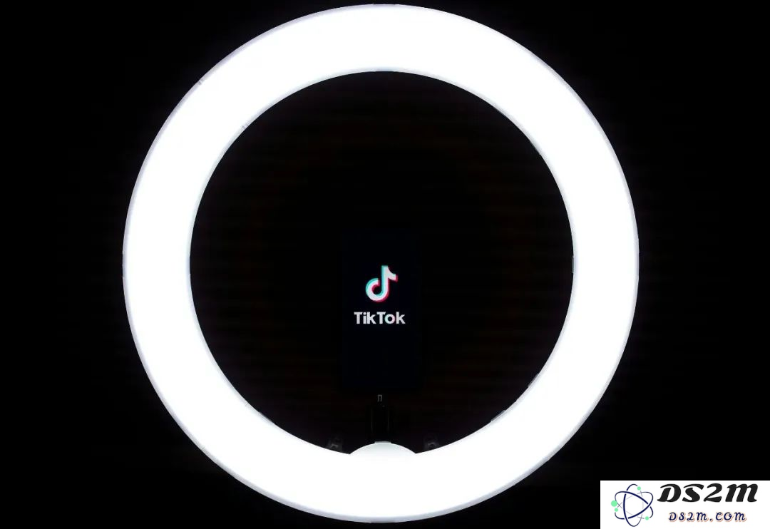 字节AI，根据“软硬”结合的创新策略推进技术发展与应用