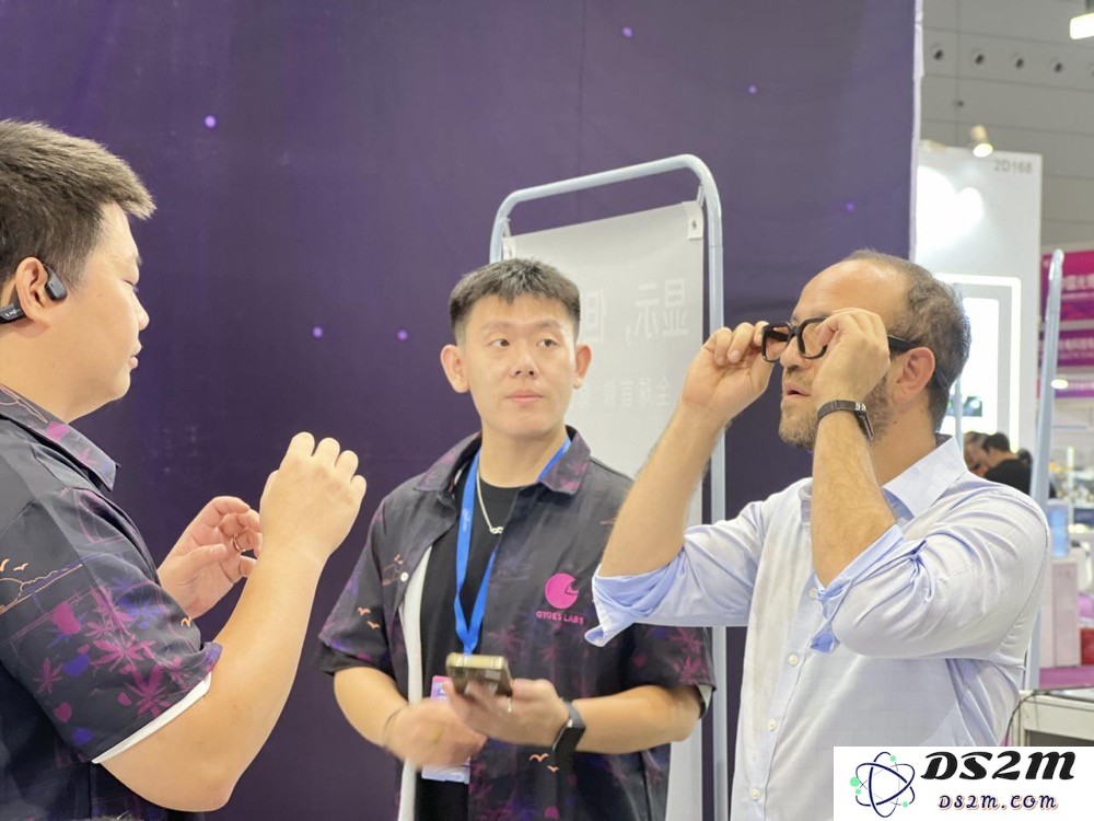 自研DigiWindow技术，「Gyges Labs」发布首款隐形显示AI眼镜｜最前线