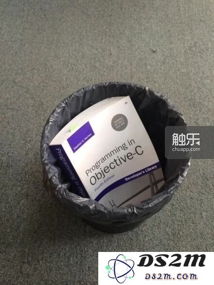 苹果发明Swift的目的并不是要将自家的Objective-C扔进垃圾桶，但是两者在新旧更迭之时，终究是要决出高下的
