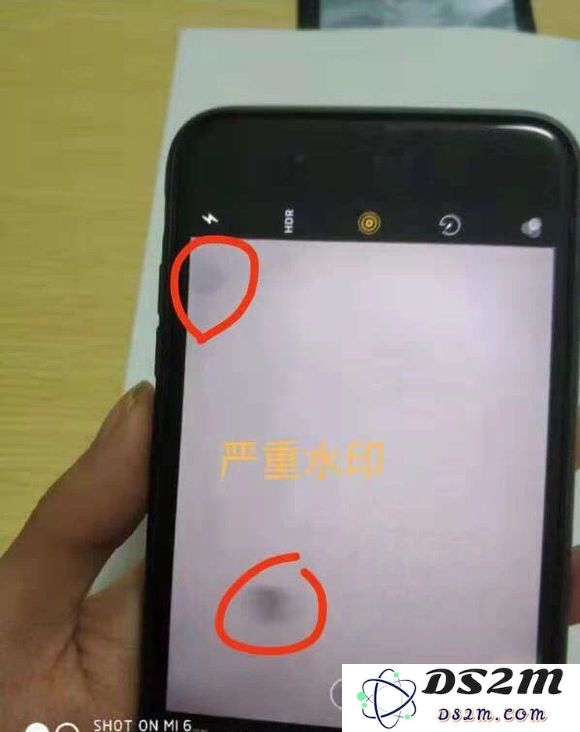 你的 iPhone 是否出现镜头黑斑？如何检测及清洗相头水印？