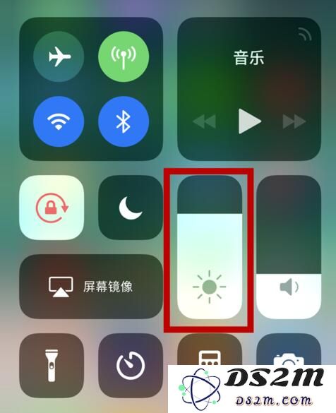 iPhone  XS 屏幕忽明忽暗是什么原因？