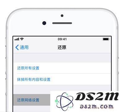 如何在不输入密码的情况下共享 iPhone 的 Wi-Fi？遇到无线网络连接自动断开时该如何解决？