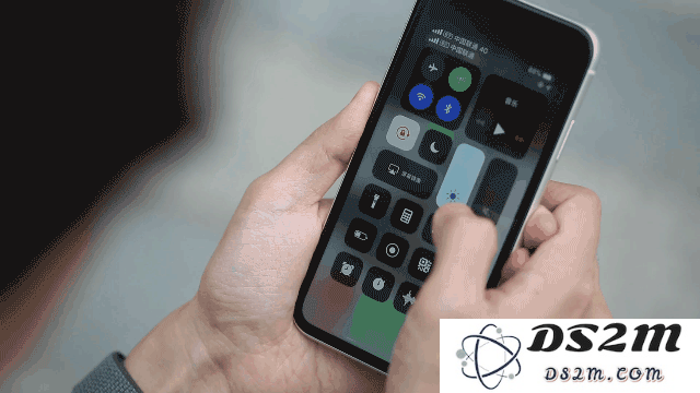 iPhone XR 是否具备 3D Touch 功能？如何使用 iPhone XR 的触觉反馈特点？