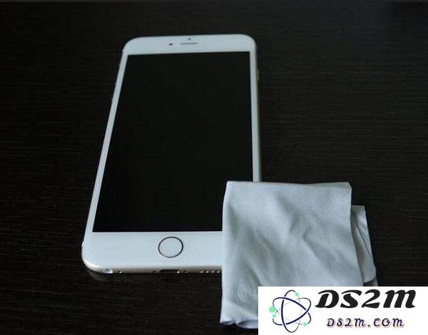 如果你的 iPhone 不小心进水了，该如何紧急处理和后续维修？