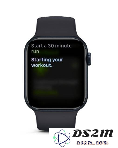 如何利用语音命令在 Apple Watch 上快速开始锻炼并跟踪运动数据？