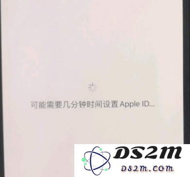 如何解决 iPhone 12 激活时卡在 Apple ID 设置界面的困扰，提供有效的解决方法和步骤