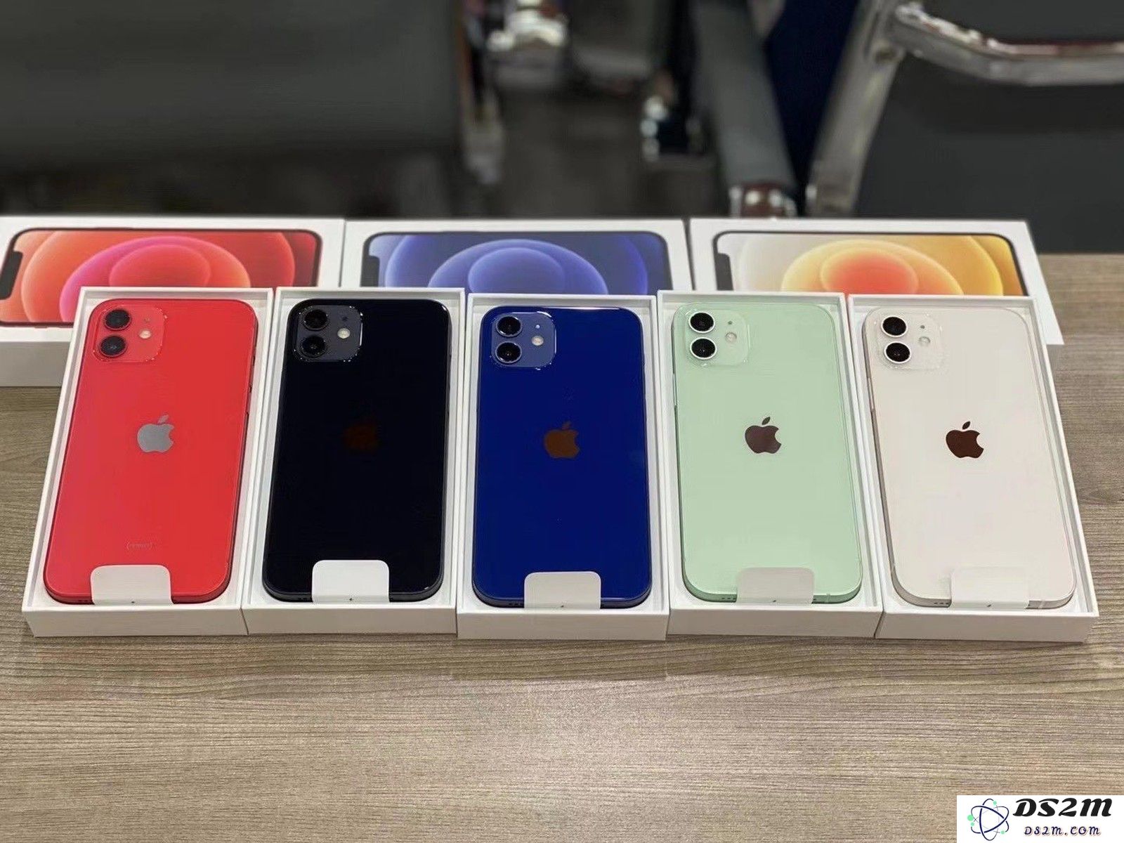 iPhone 12真机长什么样？