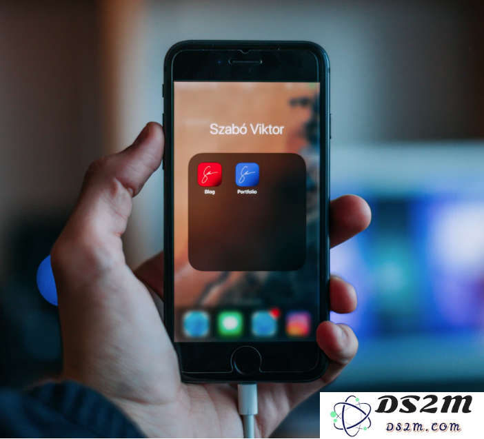 使用 iPhone/iPad 时，是否可以长时间插着充电器而不必担心对电池造成损害？