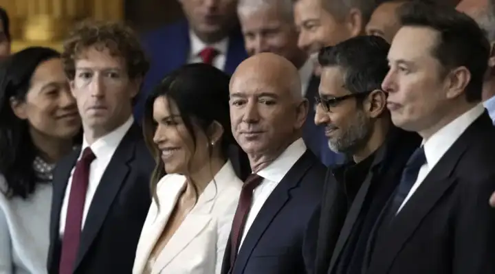 特朗普上任后迅速推翻拜登AI禁令，硅谷科技巨头齐聚庆祝就职典礼盛况