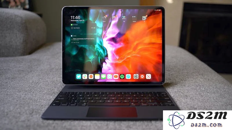 如何在连接了外接键盘的 iPad 上轻松启用虚拟键盘？