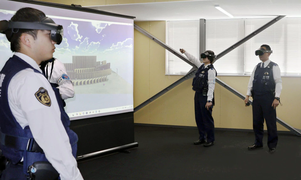 日本大阪警方借助虚拟现实技术进行火灾应急演练以应对即将到来的世博会安全挑战