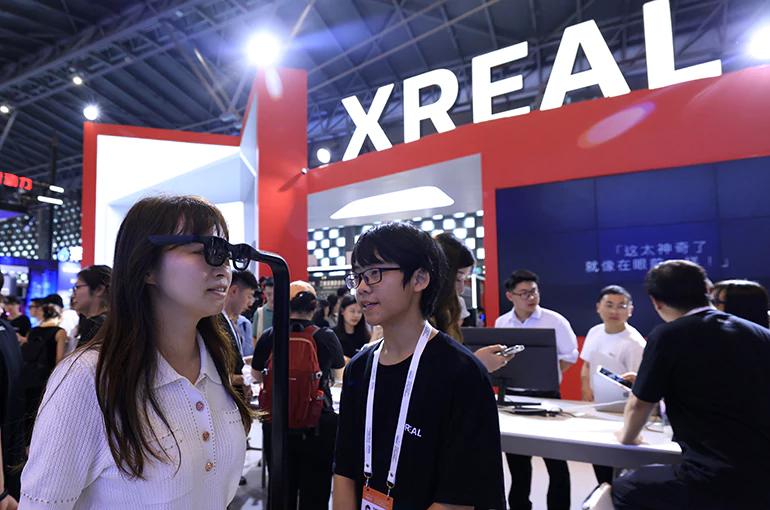 Xreal科技目标构建万亿级别的增强现实眼镜产业生态系统，以推动AR技术的广泛应用与发展